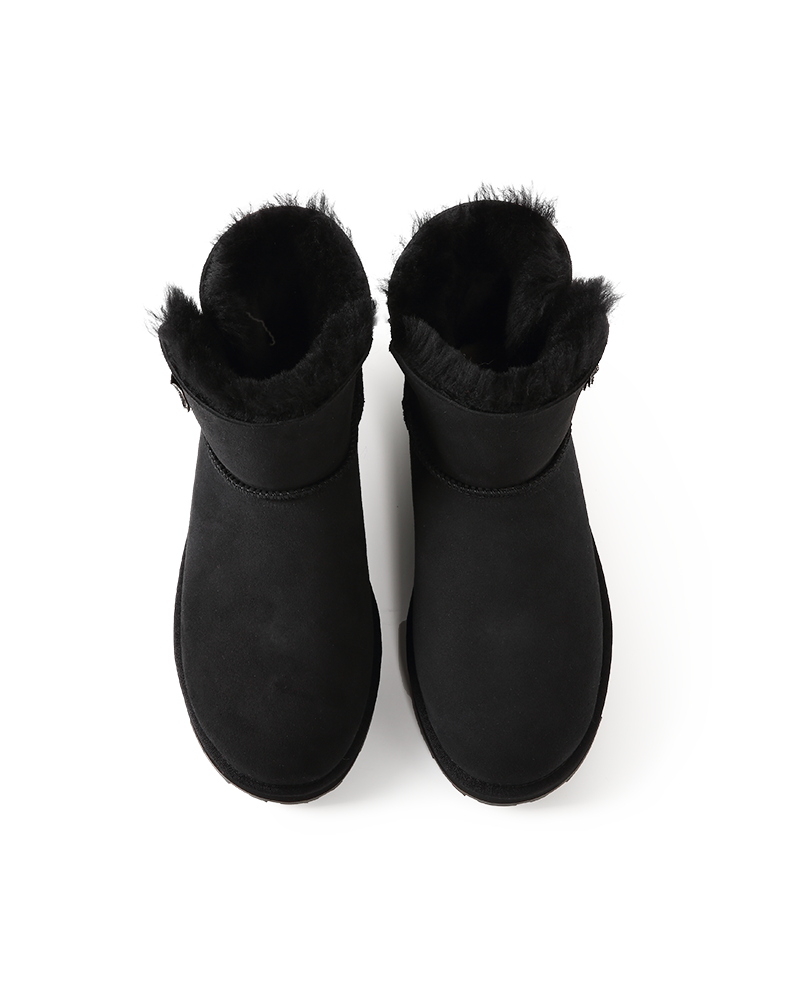 Pair Of Black Leather Ankle Boots With Rounded Toe And Low Heel Transparent PNG